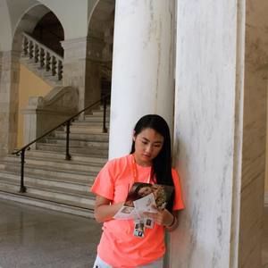 Meet your Posher, Lily